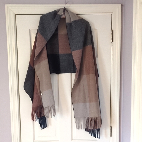 Pretty Persuasions Accessories - Classic scarf/Wrap